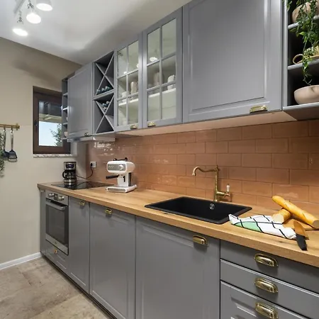 Apartment Luxury Nina With Heated Swimming Pool, Adriatic *
