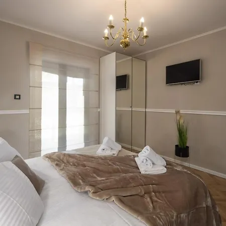 Apartment Luxury Nina With Heated Swimming Pool, Adriatic Icici