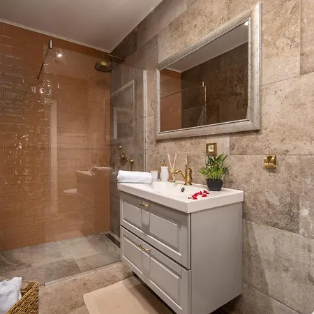 Luxury Nina With Heated Swimming Pool, Adriatic Apartment *