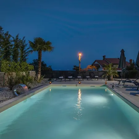 Luxury Nina With Heated Swimming Pool, Adriatic *