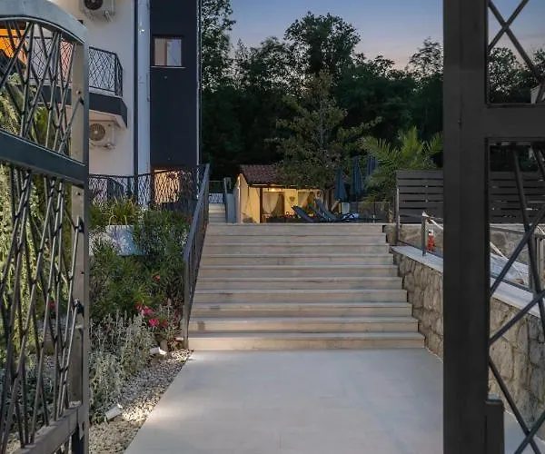 Adriatic Icici, Nina With Heated Swimming Pool, Ground Floor *