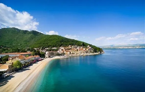 Appartement Adriatic Icici, Nina With Heated Swimming Pool, Ground Floor Ičići